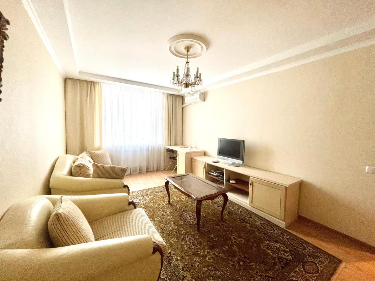 Apartment Mala Zhytomyrska 10 เคียฟ ภายนอก รูปภาพ