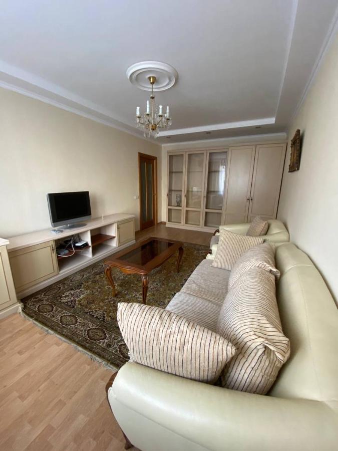 Apartment Mala Zhytomyrska 10 เคียฟ ภายนอก รูปภาพ