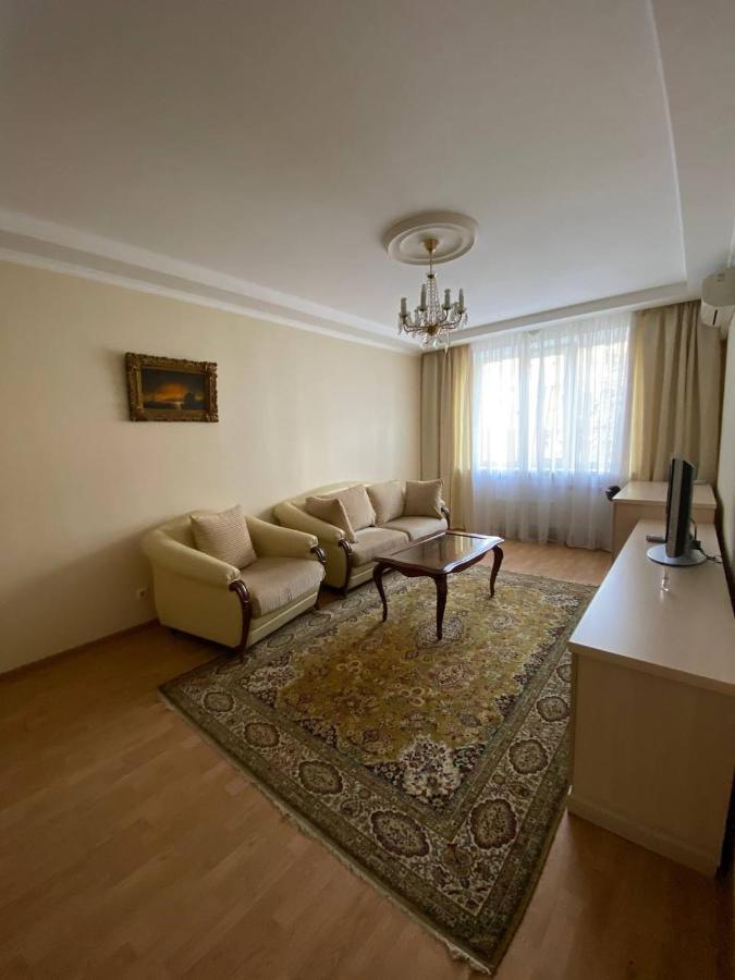 Apartment Mala Zhytomyrska 10 เคียฟ ภายนอก รูปภาพ
